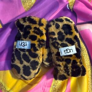 Toddler Ugg mittens